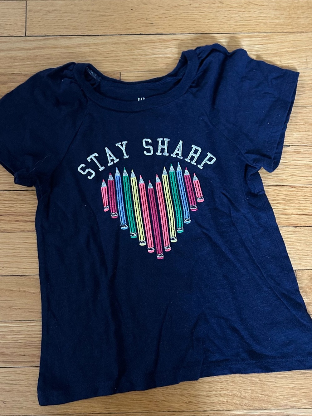 GAP Navy 'Stay Sharp' Kids Graphic Tee with Colorful Pencil Heart size 6-7 years